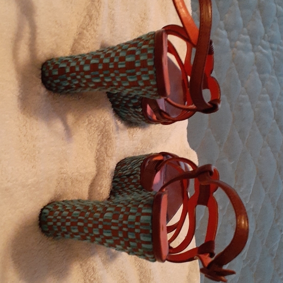 Shoes - Picture 2 of 4